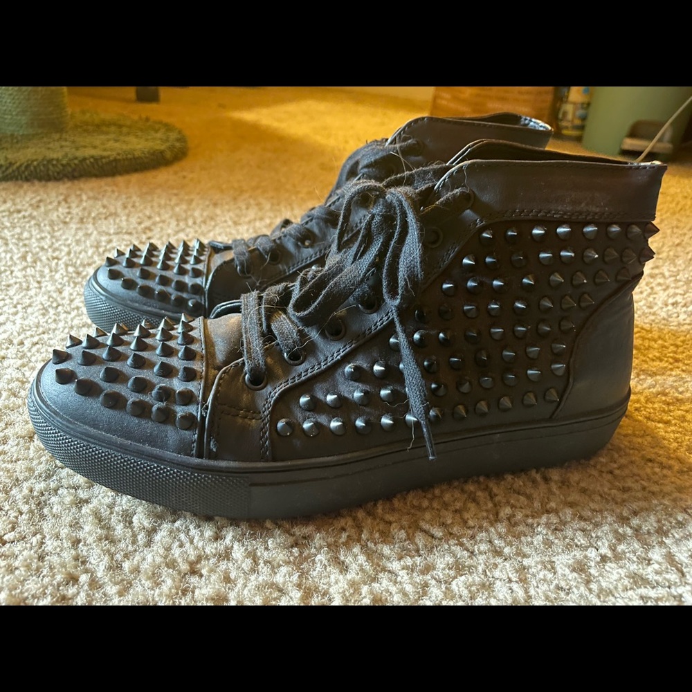 Steve Madden Jester Black Nubuck studs